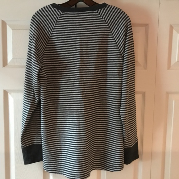 DULUTH TRADING COMPANY WOMEN’S BUTTON HENLEY MID-WEIGHT LONG SLEEVE LARGE SHIRT - Picture 2 of 3